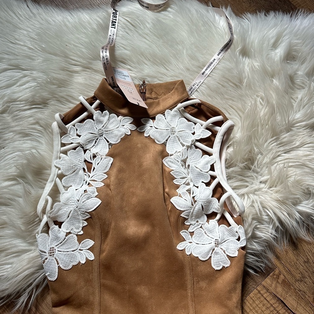 HOUSE OF CB Rayna Dress Tan And White - Picture 3 of 4